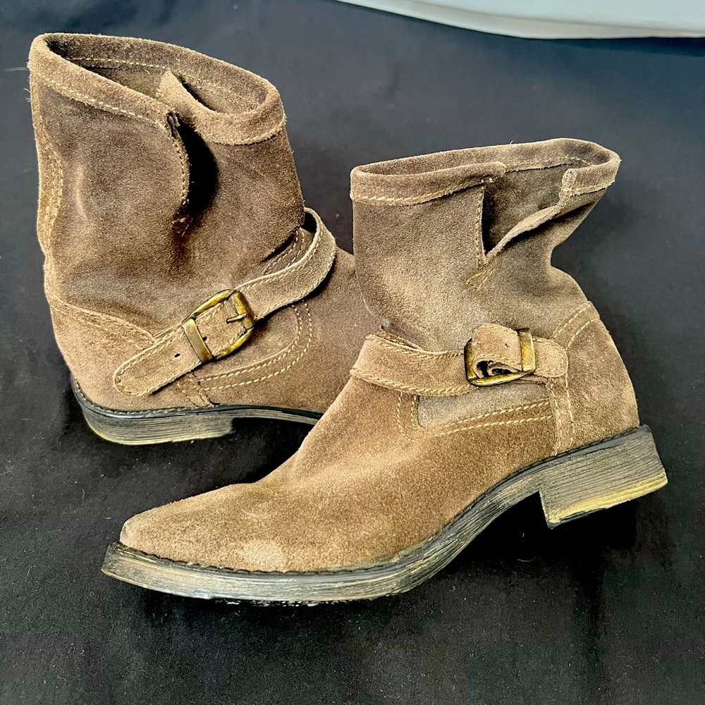 Suede scrunch ankle boots